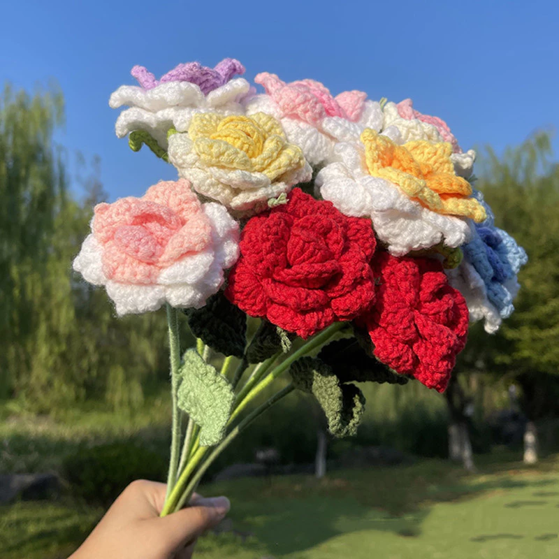Creative Handmade Crochet Rose Bouquet l Gradient Color Knitted Simulation Flower Gift for Teacher's Day, Valentine's Day & Special Occasions